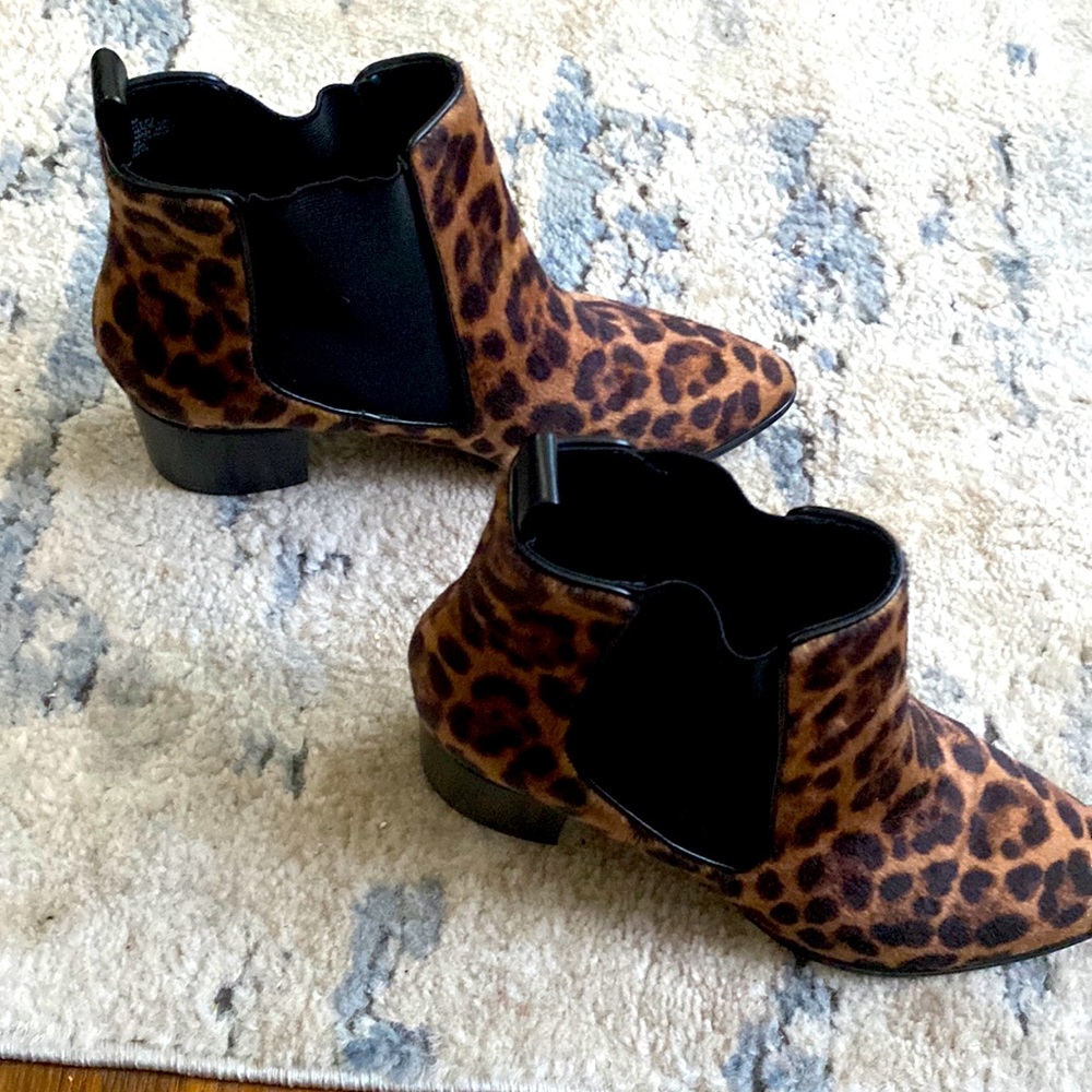 Leopard print Nine West booties .. perfect condition size 8.